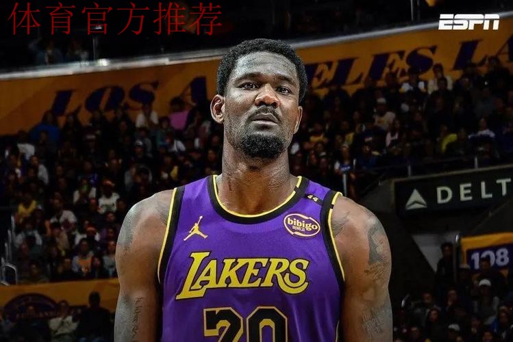 湖人自媒体:艾顿在场均上双的球员中命中率高居联盟第二 湖人自媒体:艾顿在场均上双的球员中命中率高居联盟第二